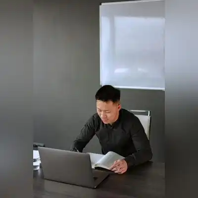 易椿诗